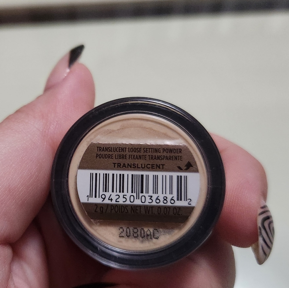 FREE WITH $20 PURCHASE✨️HOST PICK✨️BNWT Laura Mercier Setting Powder - Picture 3 of 4